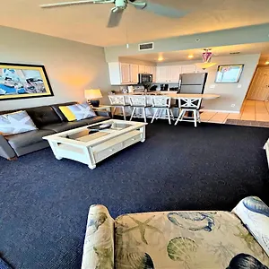 https://ocean-walk-resort-1807-1-br.thedaytonabeachhotels.com